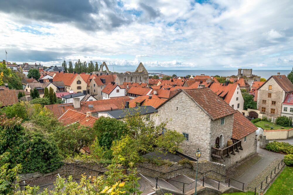 Utsikt över Hansestaden Visby från Klinten.