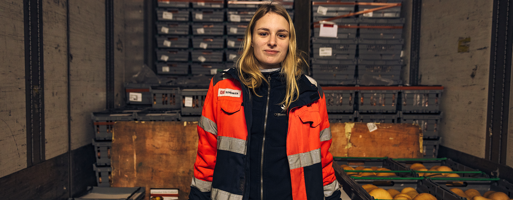 Kvinna inom transportbranschen i arbete
