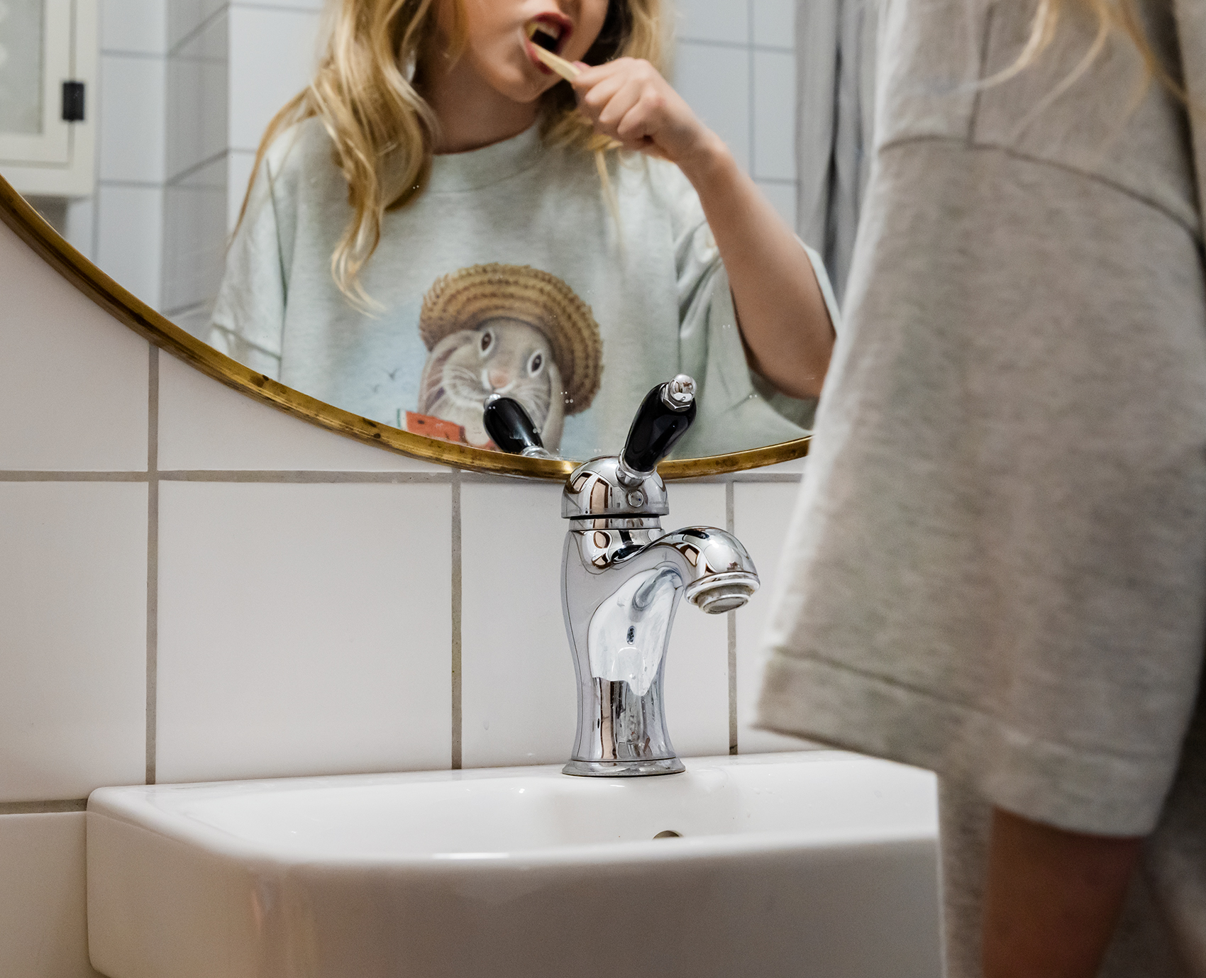 borsta tänderna