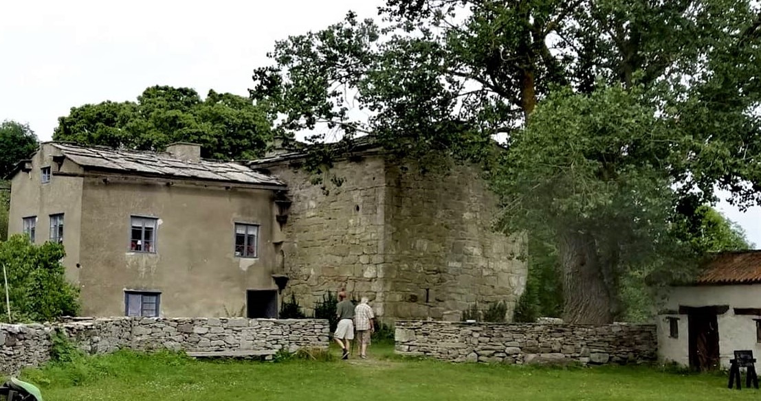 Medeltida stenhus vid Kattlundsgård i Grötlingbo