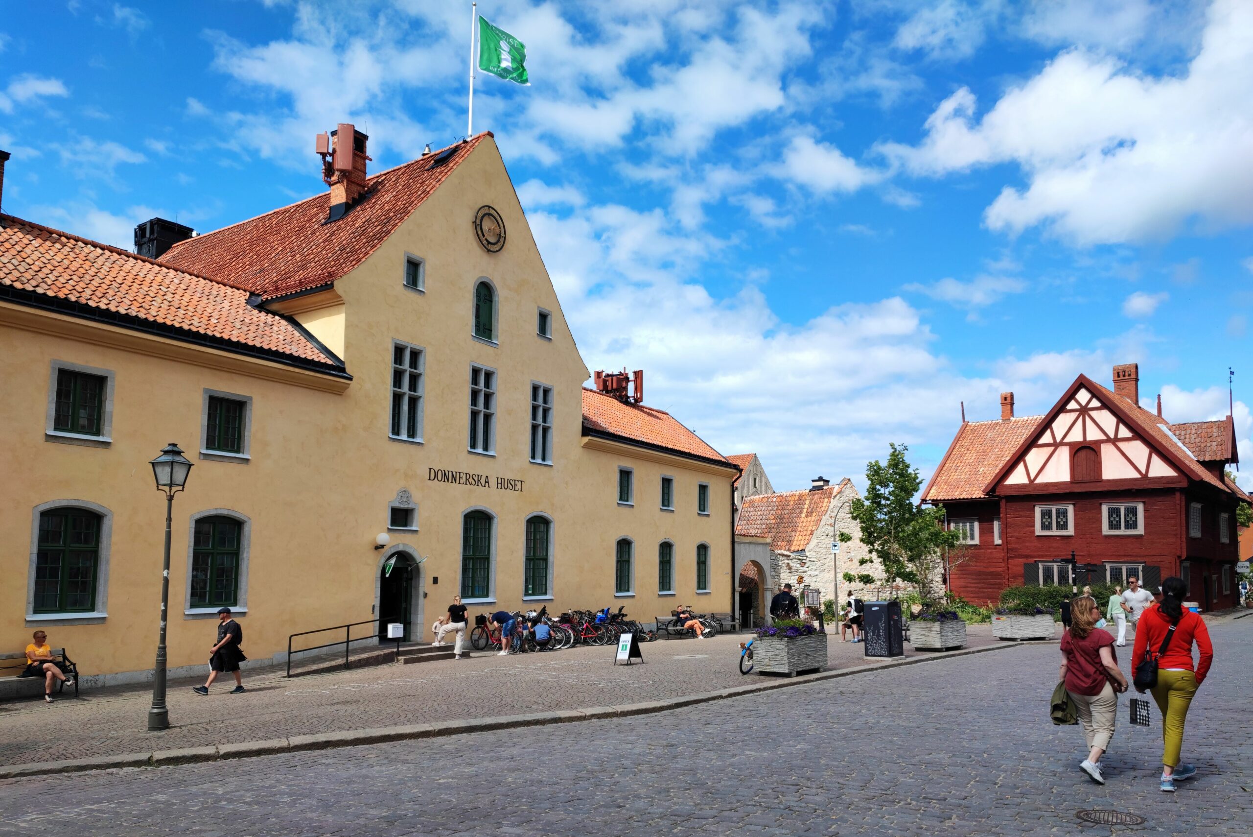 https://objects.got3.oderland.com/gotland-com/uploads/2023/01/donnerska-huset-2023-2-scaled.jpg?auto=format%2Ccompress&format=lossless&q=60